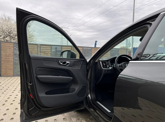 Volvo XC 60 cena 139900 przebieg: 102076, rok produkcji 2019 z Przecław małe 742